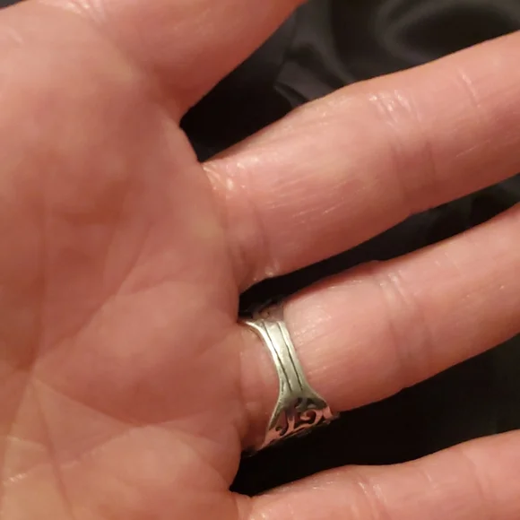 Ring - Picture 5 of 5